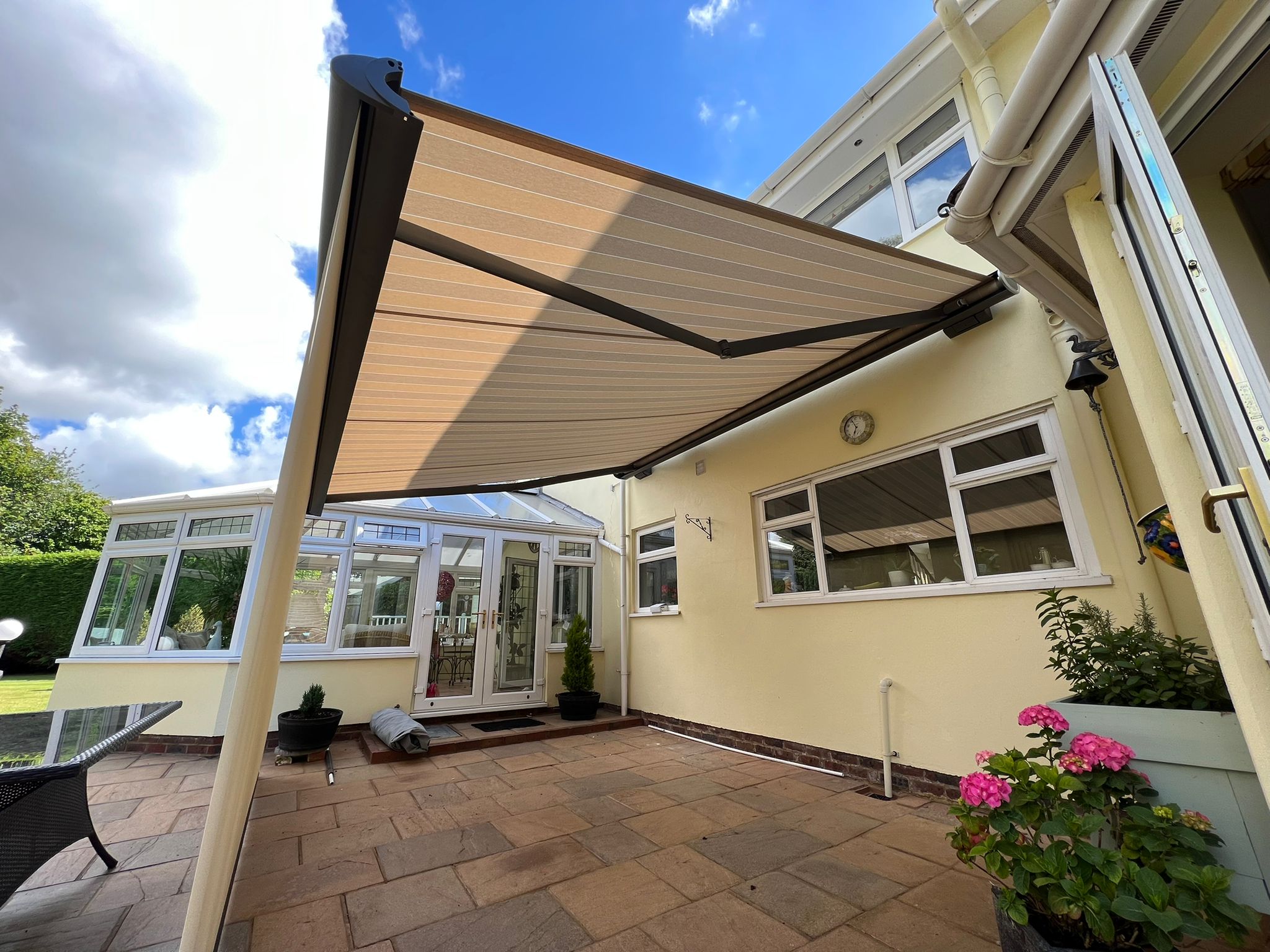Haus MF2600 Awning with Valence Plus
