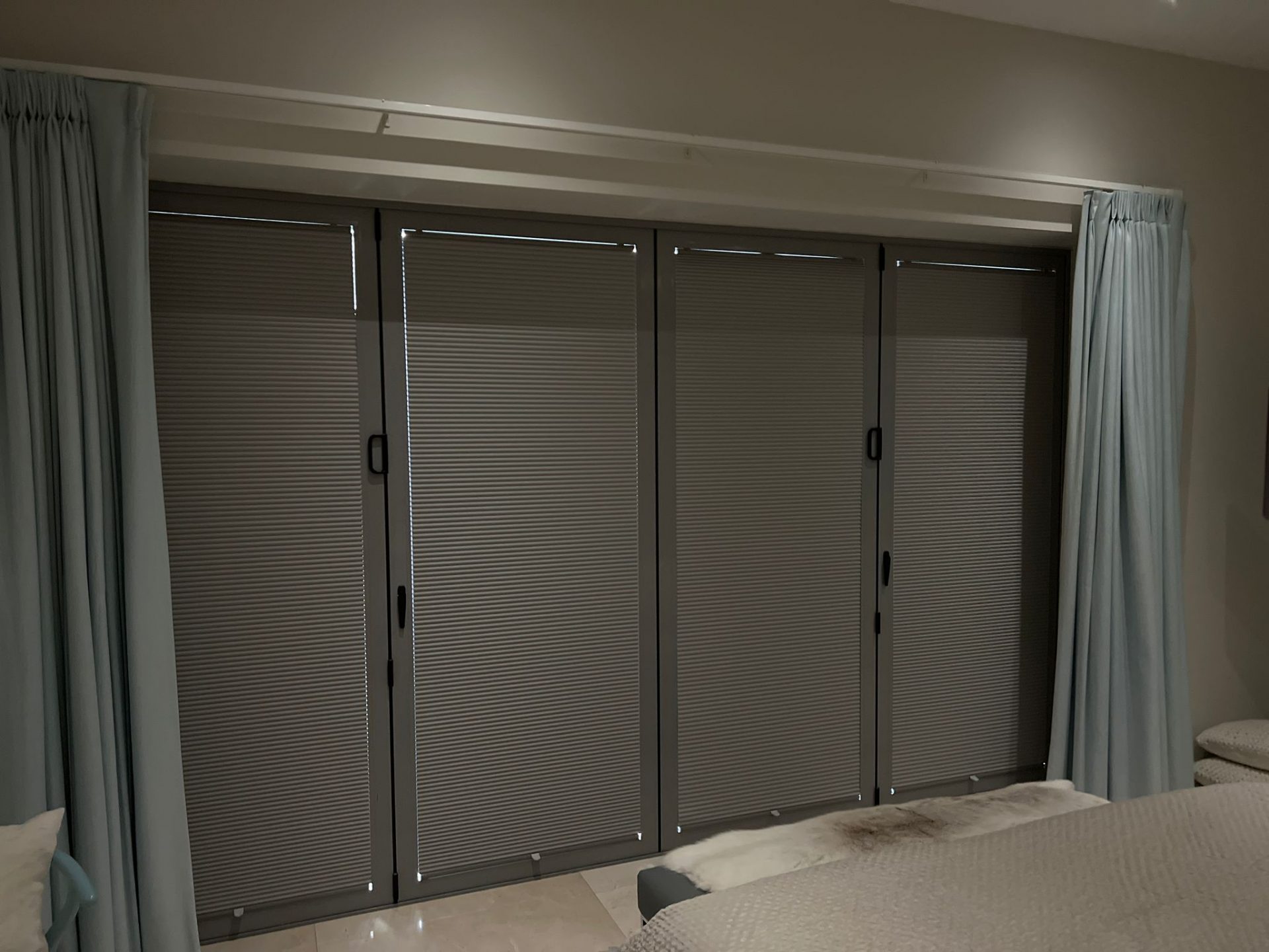 Honeycomb tensioned door blinds