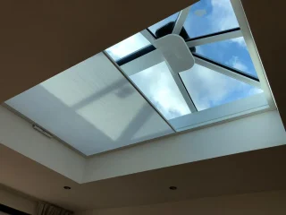 Lantern roof blind