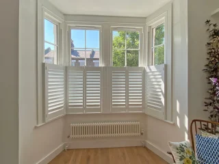 Window shutters in bay window